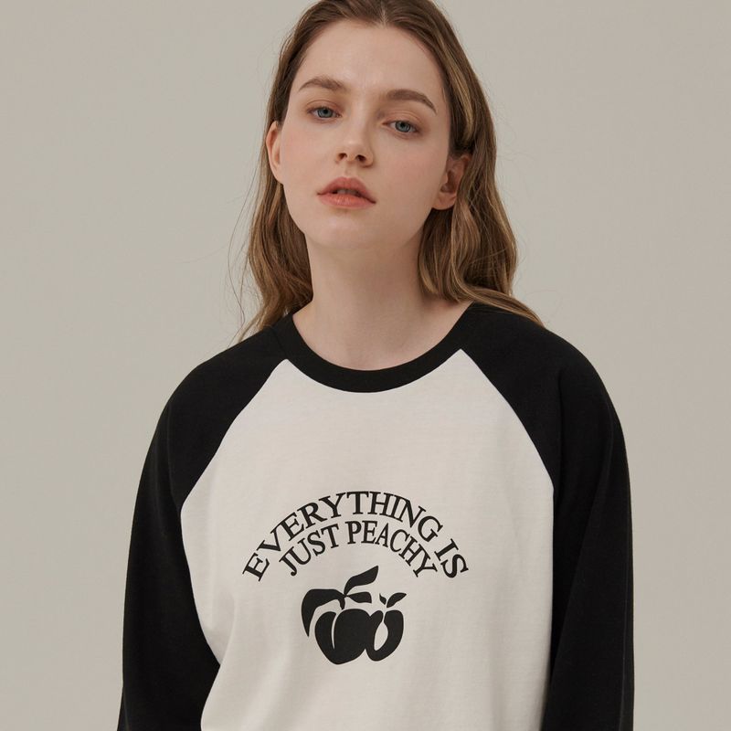 Between A and B(ビットウィーンエーアンドビー)の「PEACH ARCH PRINT RAGLAN LONG SLEEVE T-SHIRT_BLACK(Tops)」