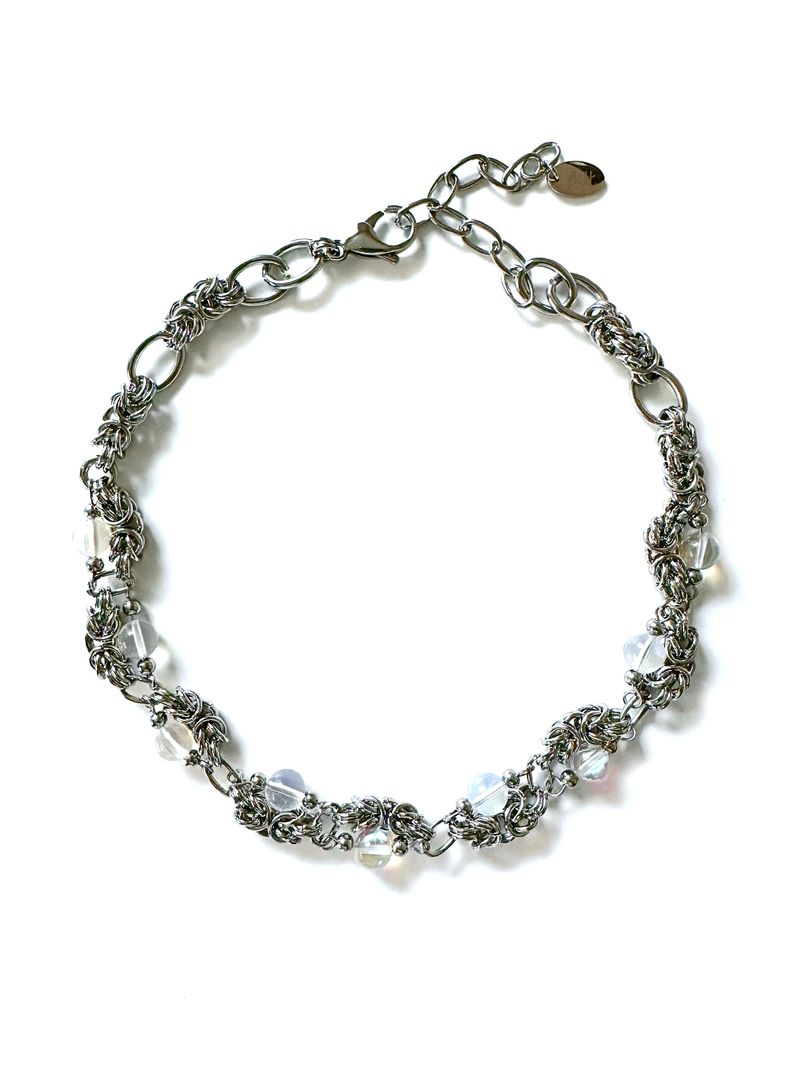 BUZZERBE（ブザービー）の「Moonstone and Chainmail Necklace（Accessories）」