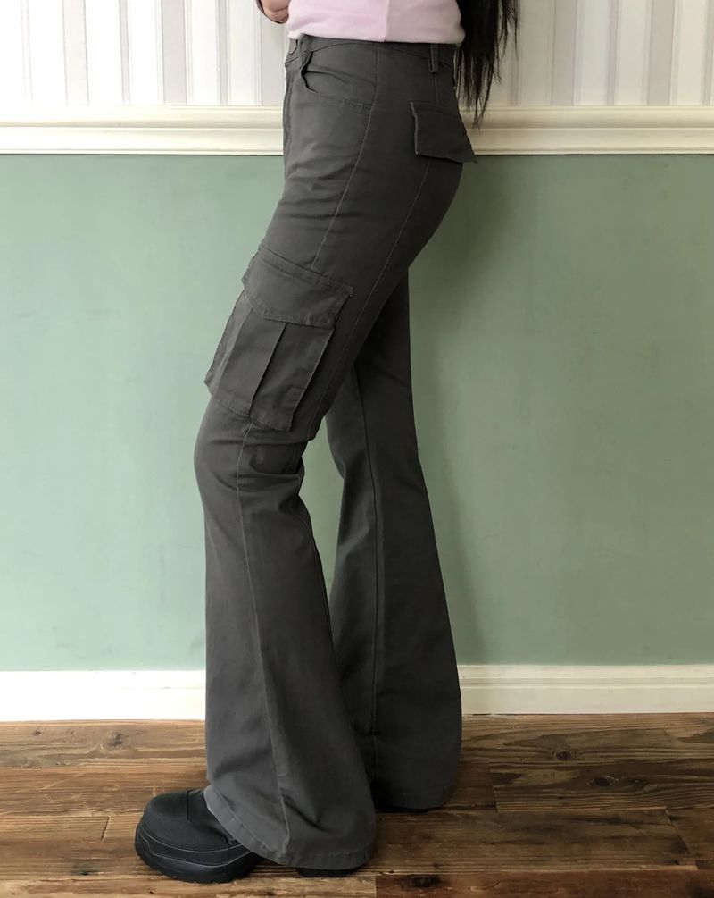 Jemin Low-Rise Bootcut Cargo Pants