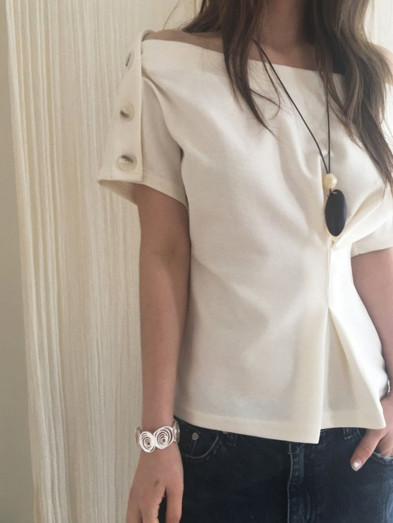Danchu pintuck off-shoulder T