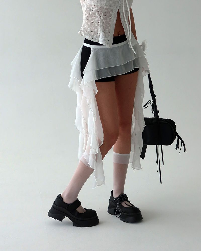 a bean button punching bustier blouse