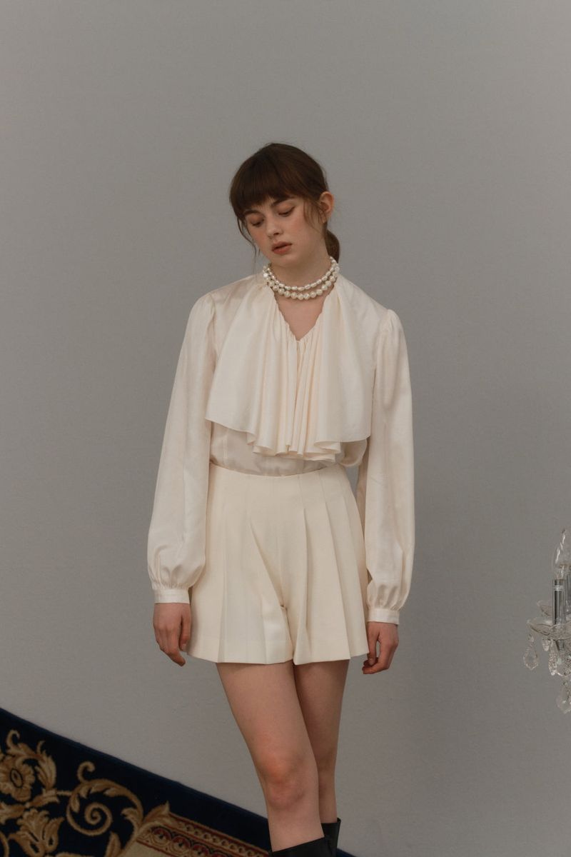 Pleated shorts