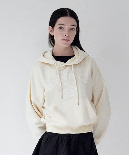 KIRSH（キルシー）の「KIRSH PLAIN CHERRY ARCH LOGO CROP HOODIE [IVORY]（Tops）」