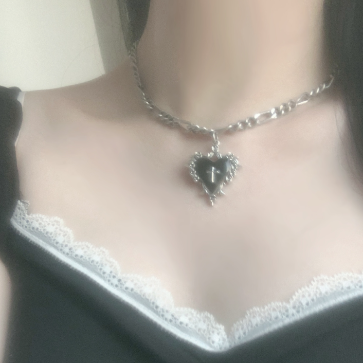 suzen（スゼン）の「Toani Black Heart Chain Necklace（Accessories）」