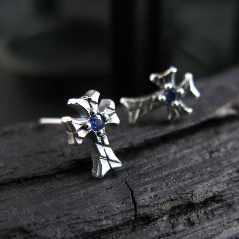 STERLINGWORTH（スターリングウォース）の「シャイニークロスS2ジェムストーンシルバースタッズピアス（アクセサリー）」