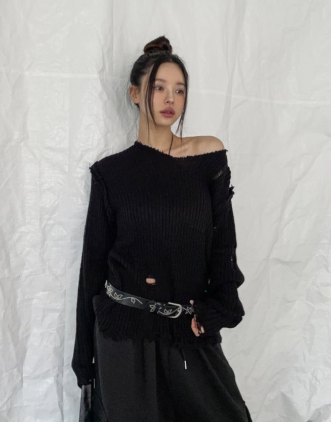 Reverse damage V-neck knitwear