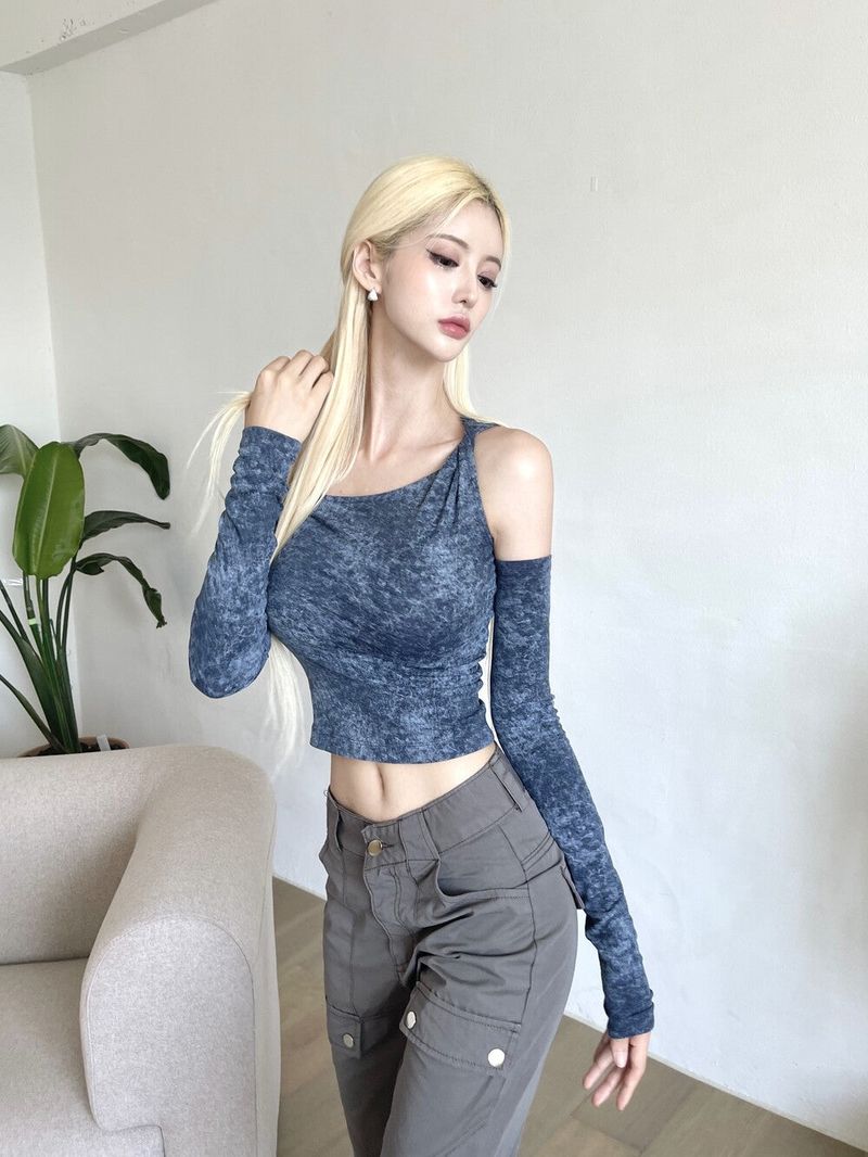 Seow（ソウ）の「493. Hyper twist top set (bk, wh, blue, cocoa)（Tops）」
