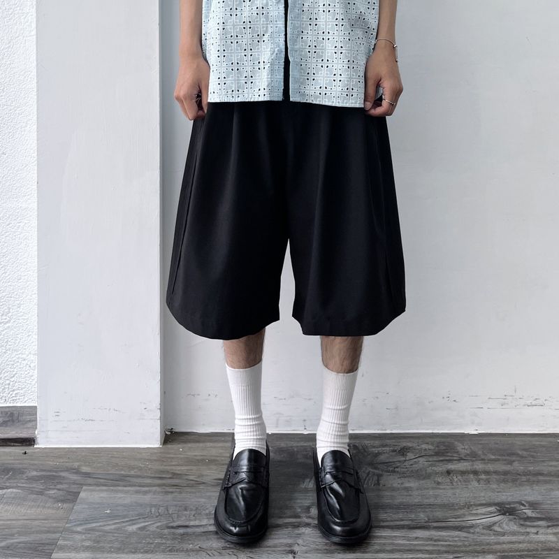 Pleated Wide Silhouette Shorts