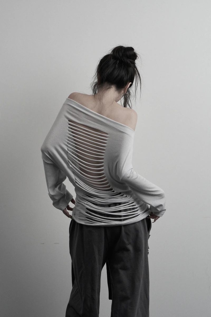 [label] back damage off-shoulder top (gray)