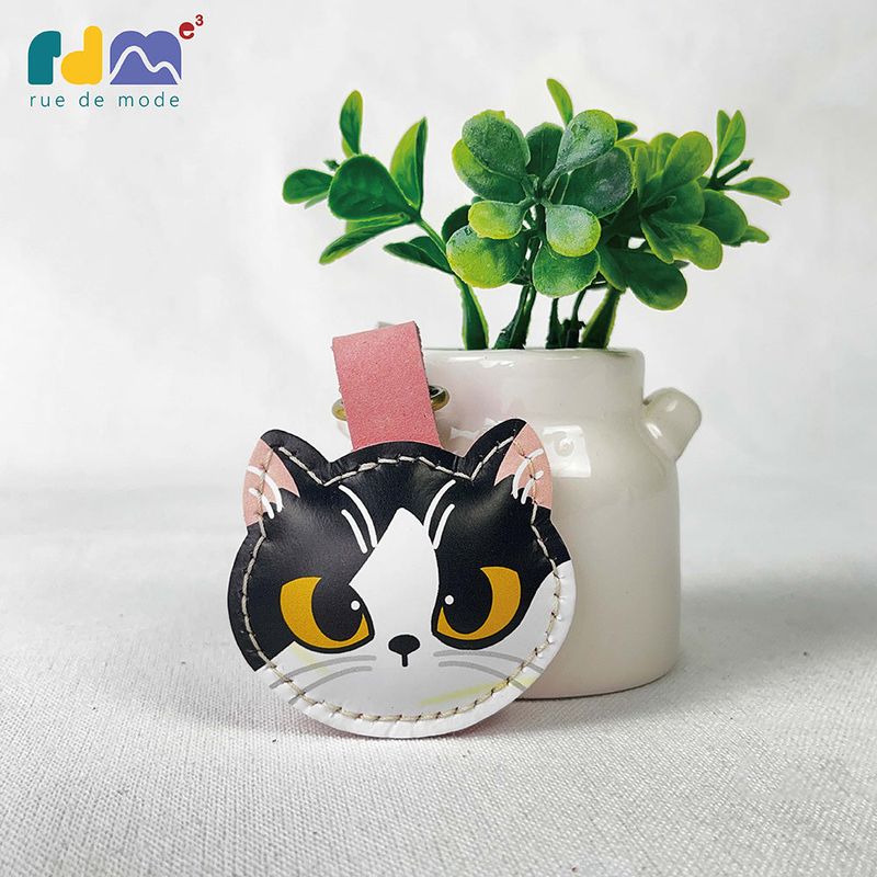 cat pendant Season  3