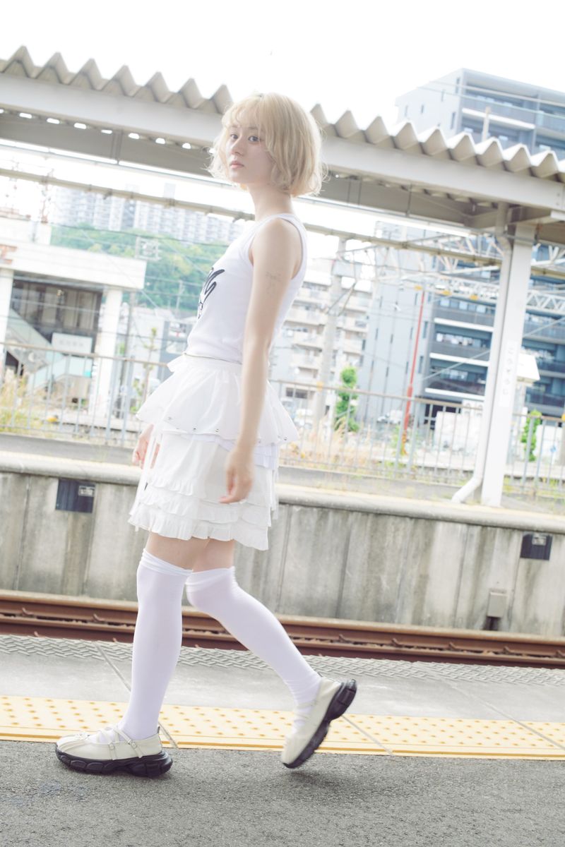apron frill skirt