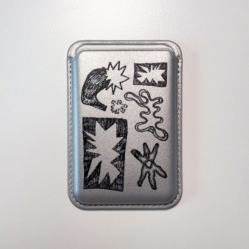 MEMORIESBOUNDARY(メモリーズバウンダリー)の「ニュートピア_ビオダブルカードウォレット (SV)(スマホグッズ/小物)」