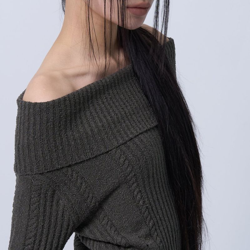 RIBBED OFF-SHOULDER KNIT(CHARCOAL KHAKI)