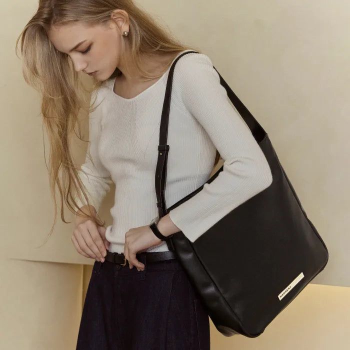 MARHEN.J （マルヘンジェイ）の「ロキシー スクエア レザー ショルダーバック（バッグ）」
