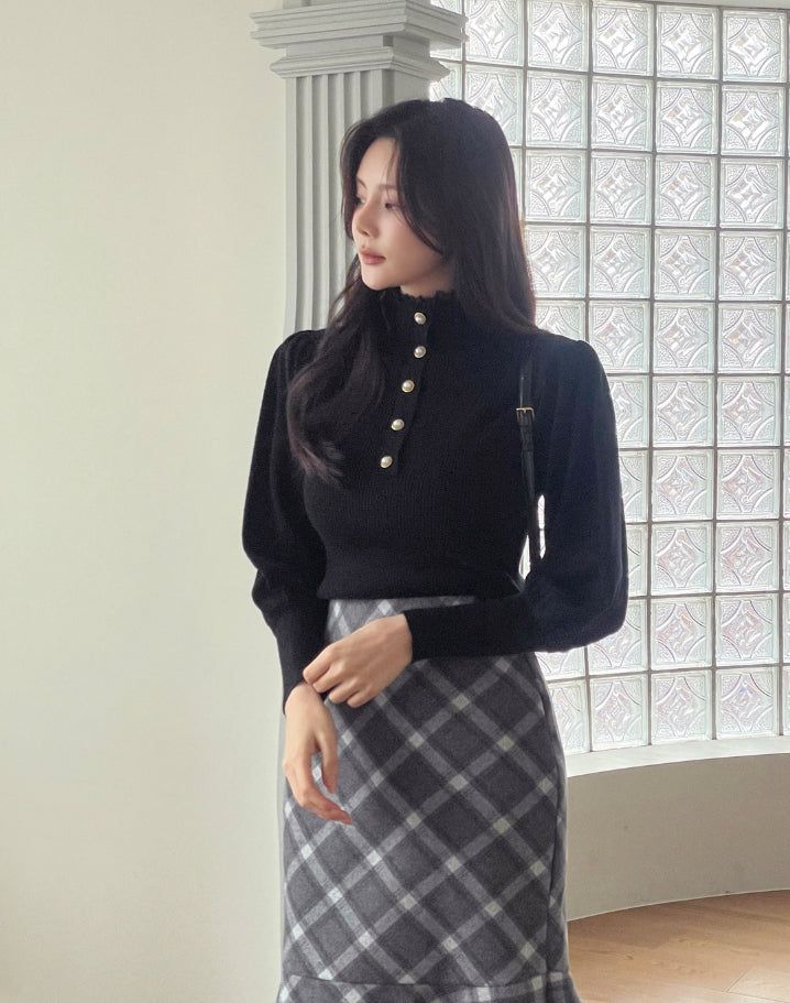 iam mari（アイアム マリ）の「Levin Puff Pearl Button Frill Lace Turtleneck Knit（Tops）」
