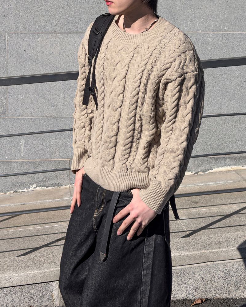 Cabbler Heavy Cable Knit Round Neck
