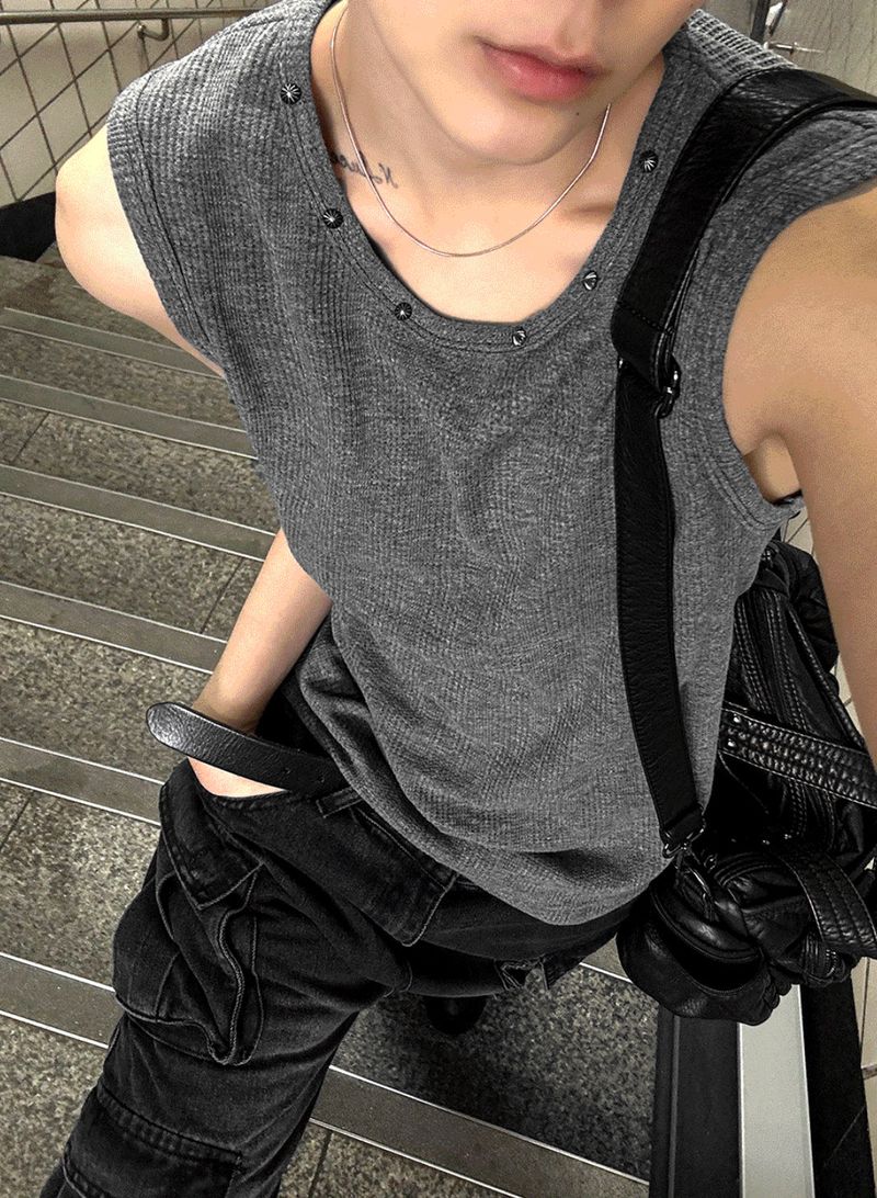 Cosyharu studded sleeveless top