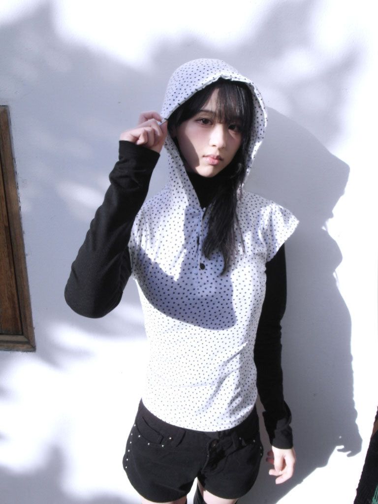 aoyu（アオユ）の「Star crop short-sleeved hoodie (2colors)（Tops）」