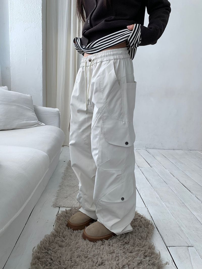 MUZESEOUL（ミューズソウル）の「[4계절] Nylon multi cargo pants(2color)（Pants）」