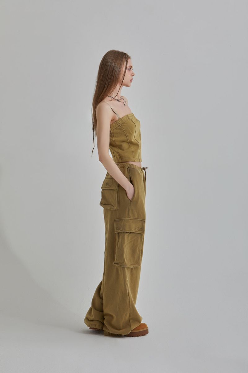 BUNDLE SLEEVELESS TOP