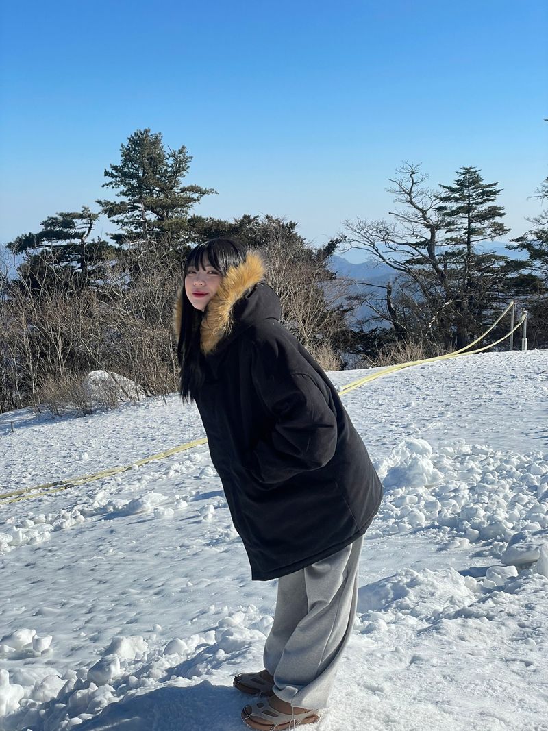 Snowy mountain fur jumper