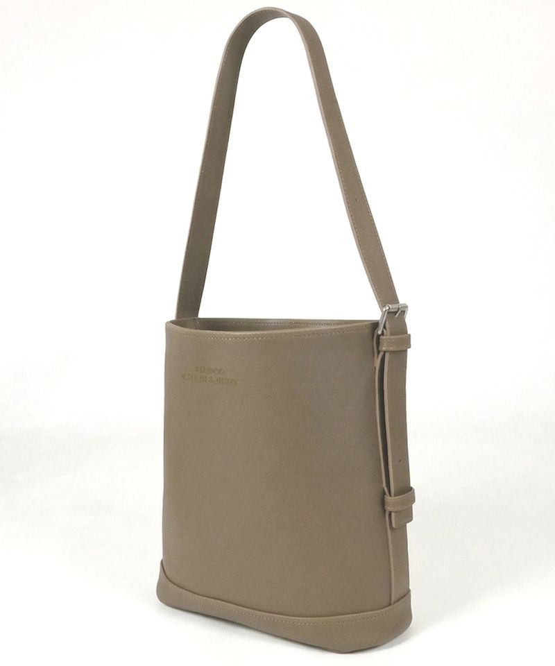 INNEQ(イネク)の「Alyssa_Camel_lettering(Bags)」