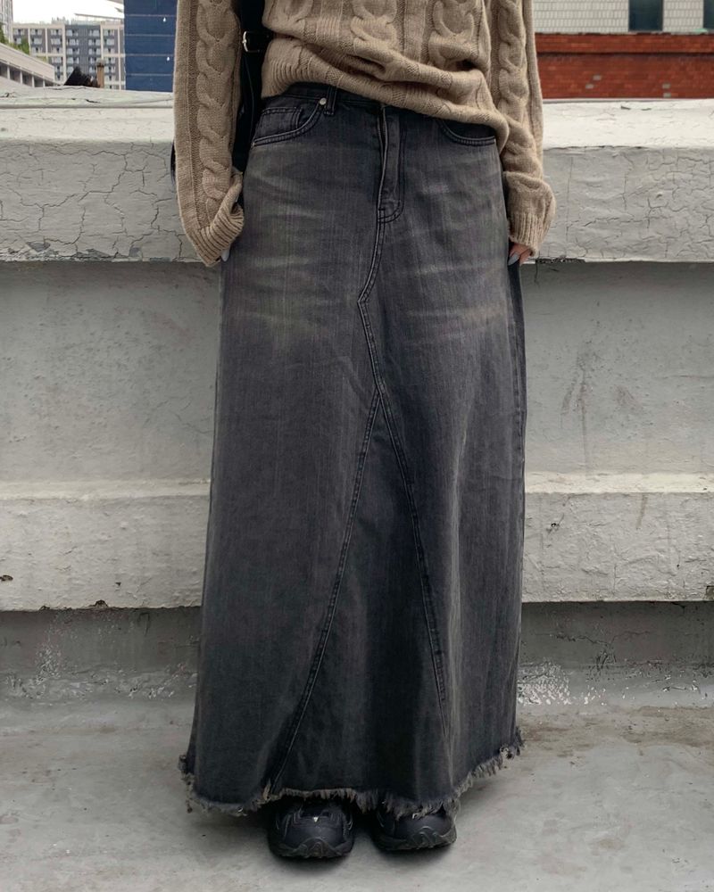 Long cutting denim skirt
