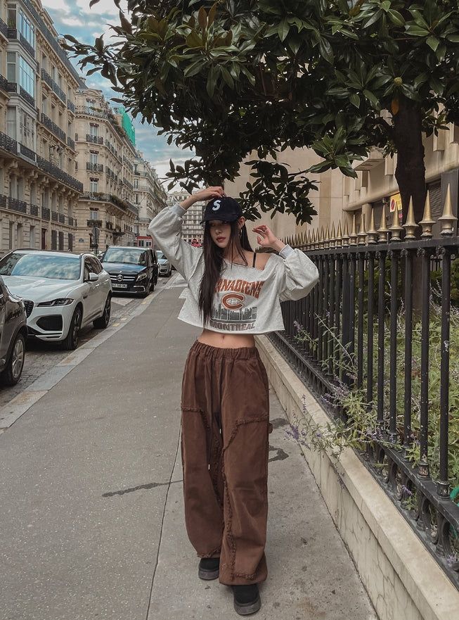 Mont cutting off-shoulder cropped sweatshirt