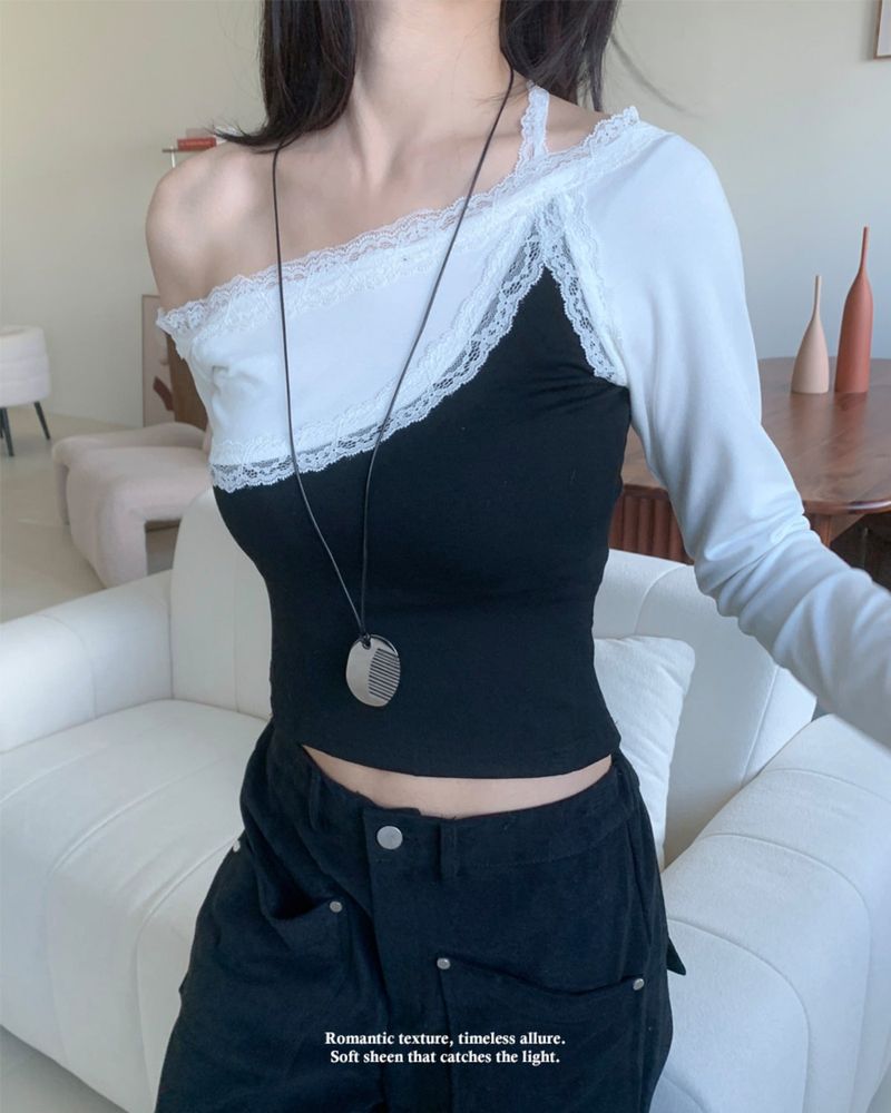 GUSTA（グスタ）の「Velvetine Contrast Lace Slit Top（Tops）」