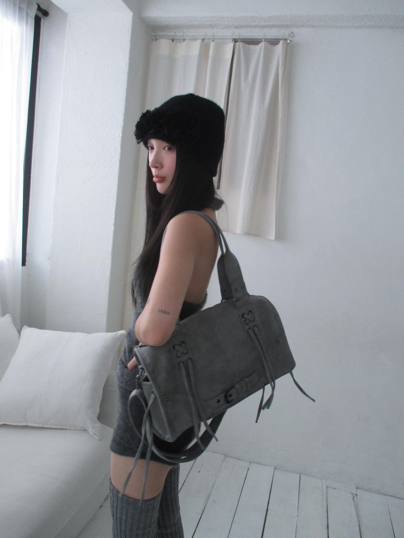 パンキー ストラップ バッグ