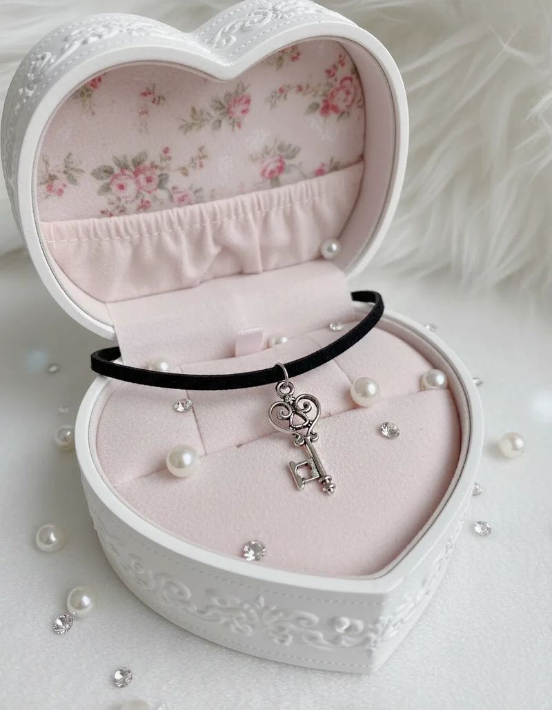 [IVE Wonyoung Necklace] Silver Heart Key Choker Necklace