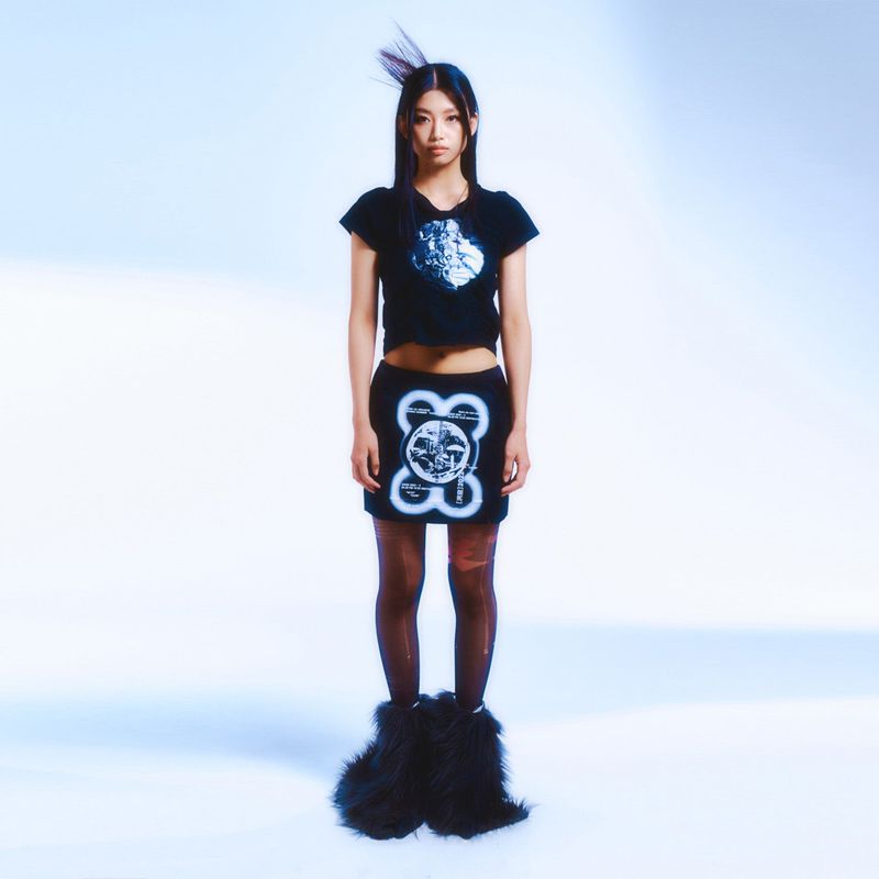 222 Slit graphic low skirt