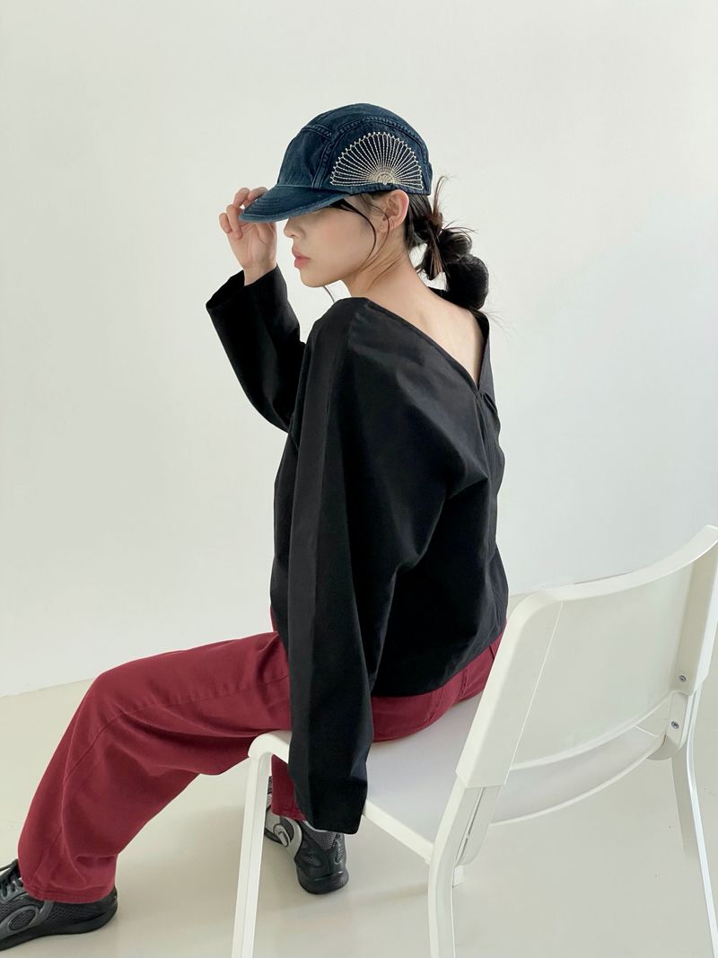 Feminine v-neck shirt