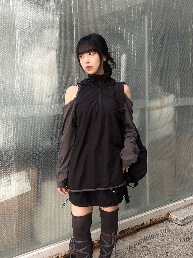 heenytsuki（ヒニツキ）の「shoulder slit wind anorak hood（Tops）」
