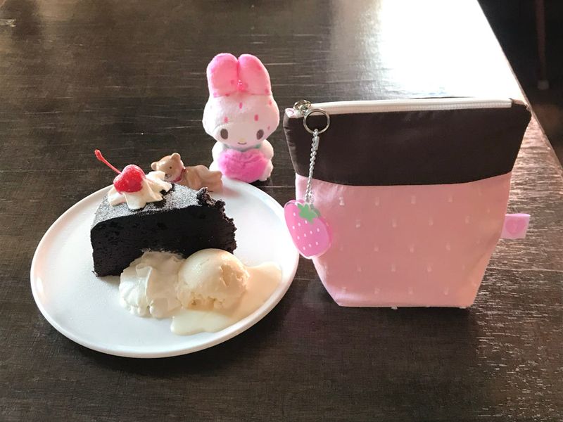choco love berry pouch / 2 colors