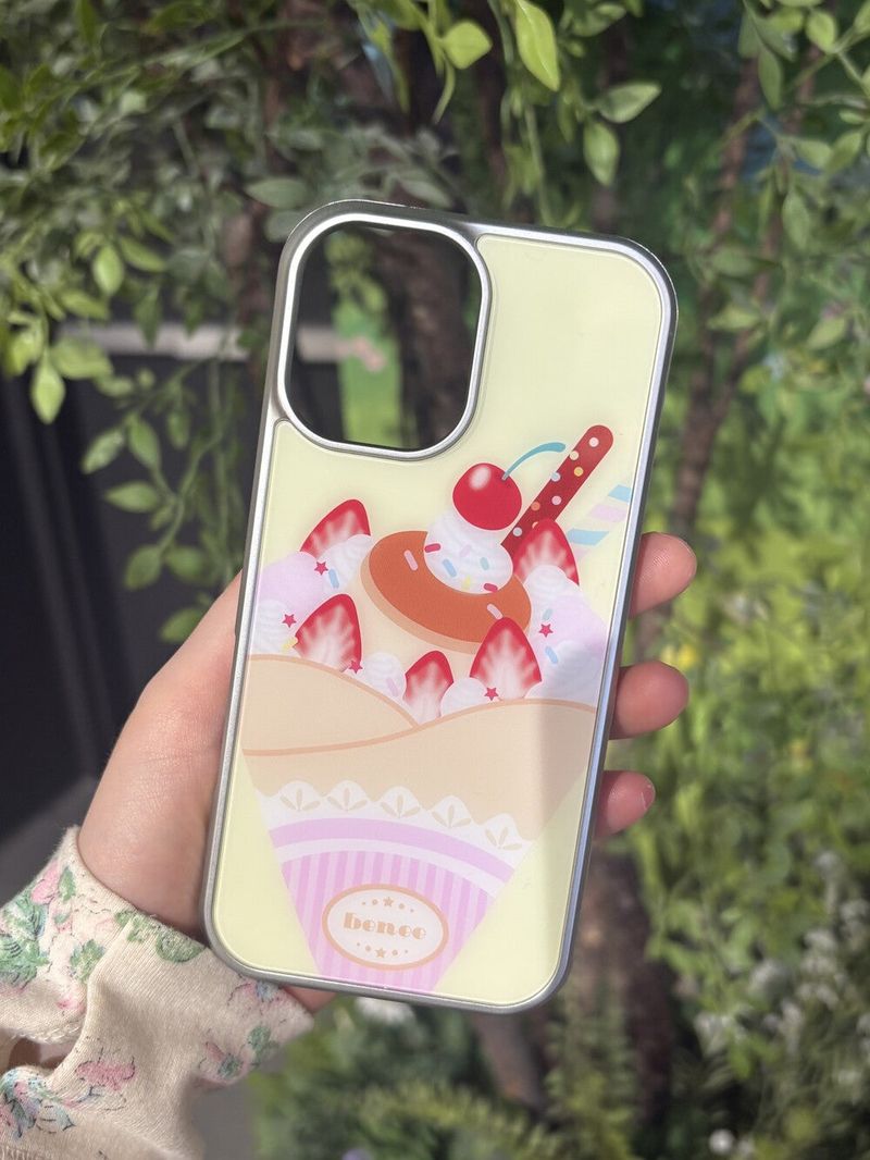 BENEE（ベニー）の「クレープグラスバンパーケース（スマホグッズ/小物）」
