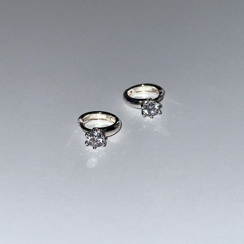 MOSXE（モスクス）の「[925silver] タイニークリスタルピアス（アクセサリー）」