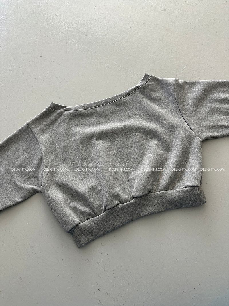 Ribbon brooch SET Off-shoulder sweatshirt