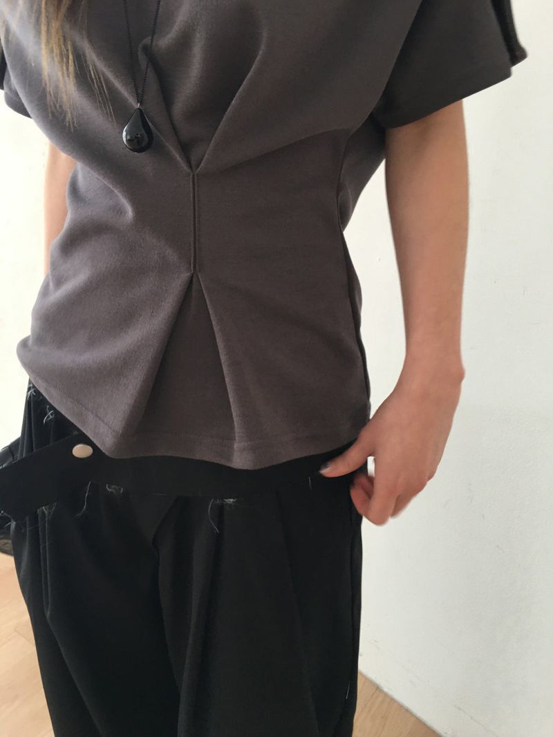 Danchu pintuck off-shoulder T