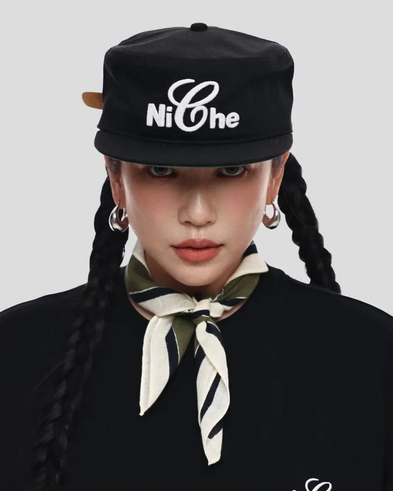 ZIPPER(ジッパー)の「6cRAyon x Niche ピルボックス帽キャップ(ブラック)(帽子)」