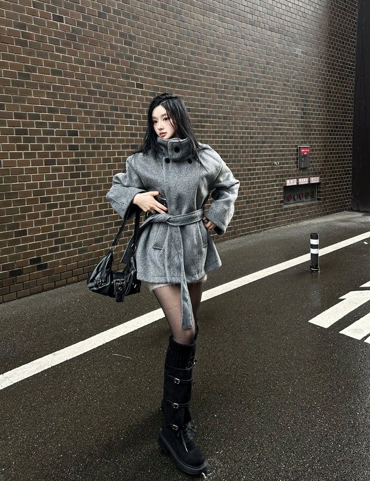 High-neck short strap coat