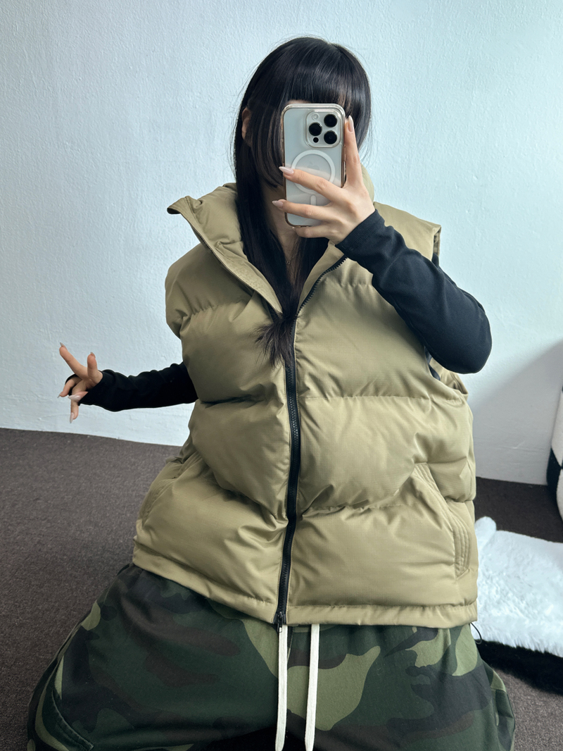 CCORTTI(コルッティ)の「BIG WIDE OVER PADDING VEST🧡💛🖤 - 3 COLORS(Jackets/Outerwear)」