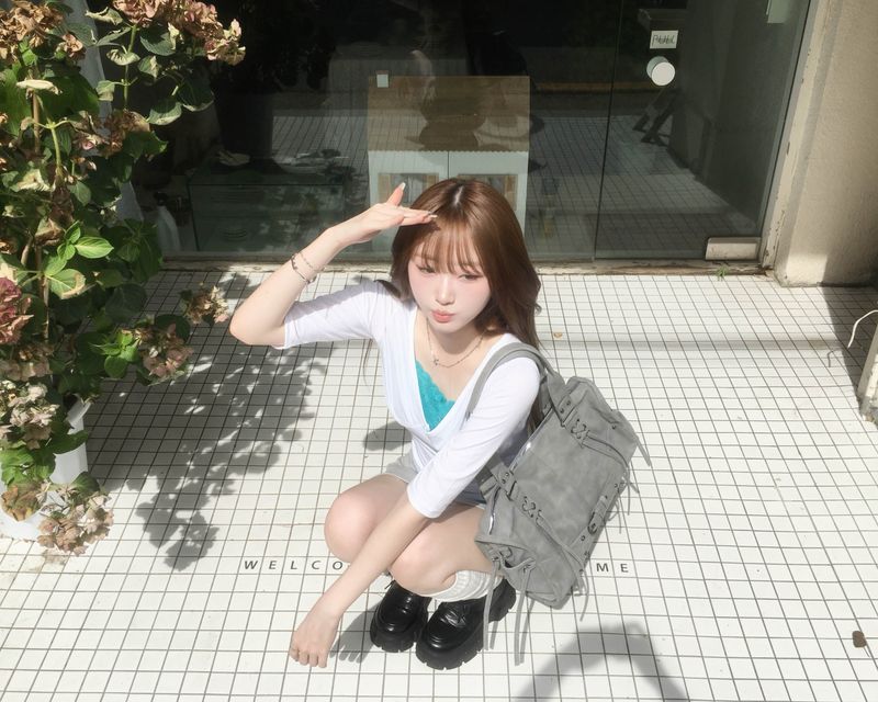 Vネック シャーリング Tシャツ