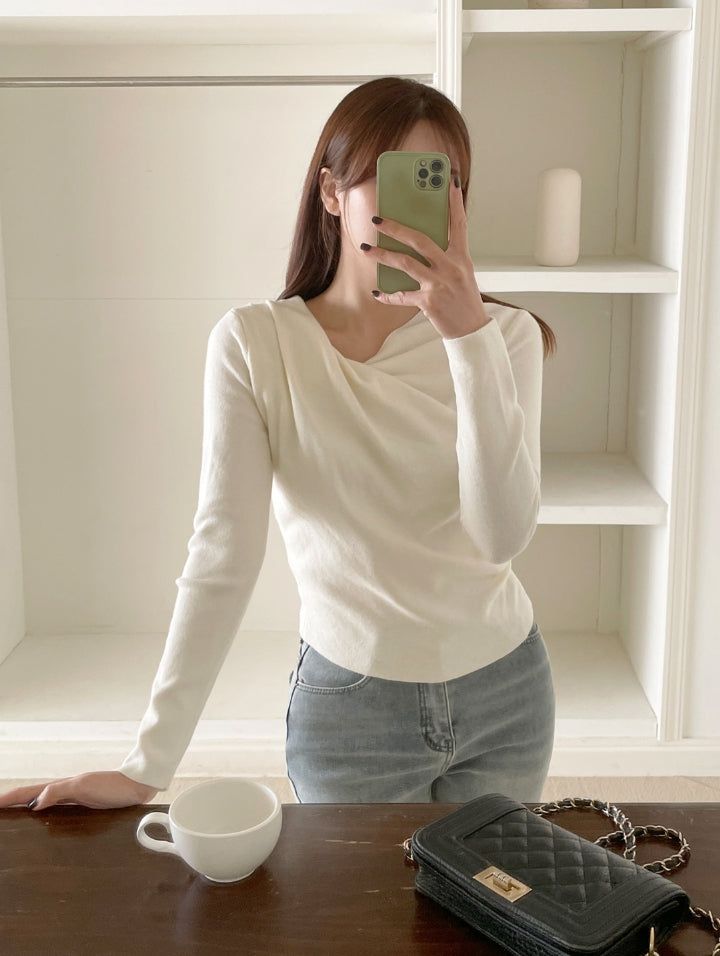 iam mari（アイアム マリ）の「Delo Shirring Unbalanced Drape Knit（Tops）」