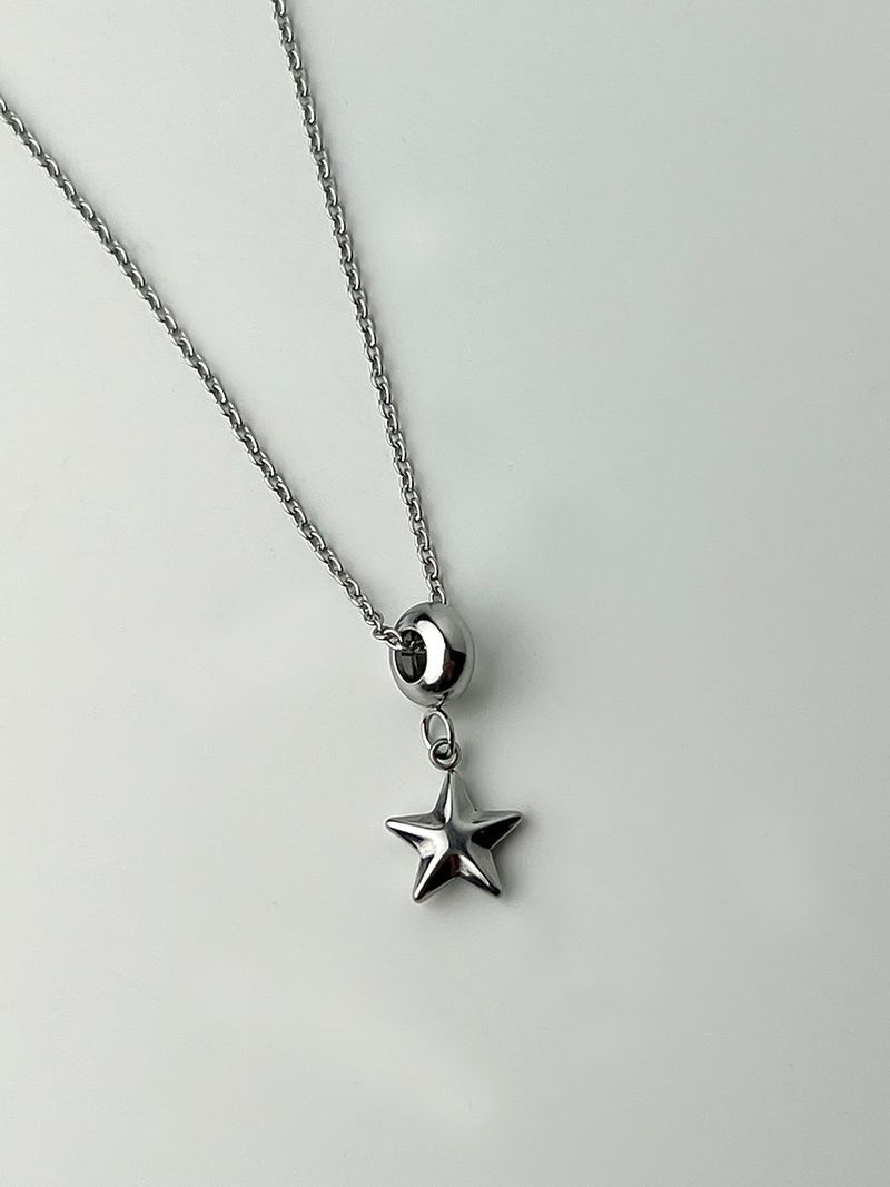 Mini loop star necklace