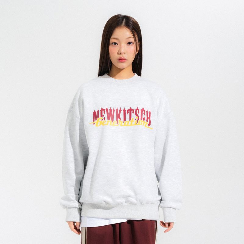 NEWKITSCH(ニューキッチジェネレーション)の「メタルロゴ スウェットシャツ - ライトメランジ(トップス)」