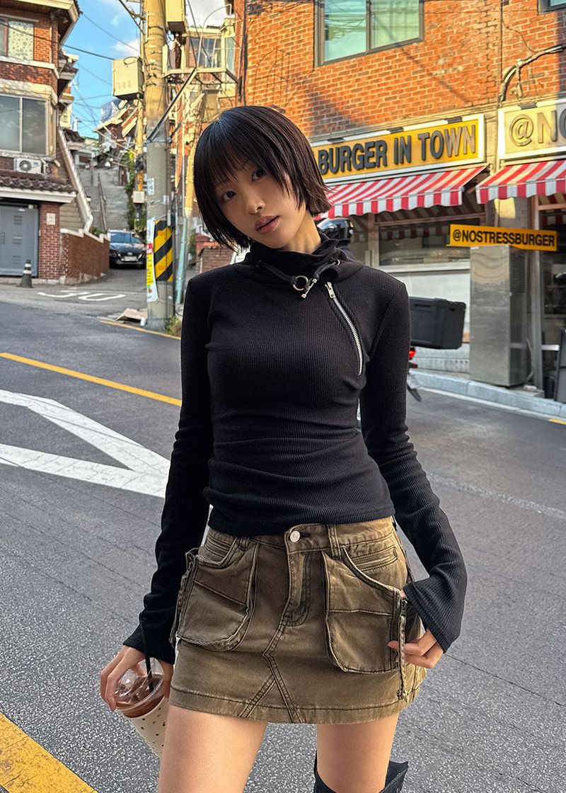 HIGH NECK ZIPPER TEE