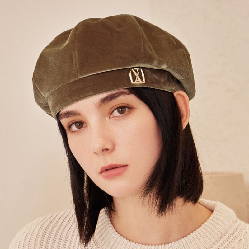 VA Square Stud Octagon Velvet Beret / Beige