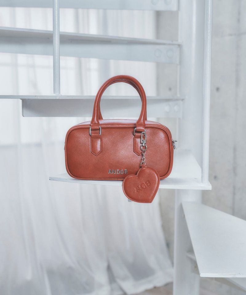 ANDGEEBEE（アンジービー）の「ハートミラー付きショルダーバッグ（Bags）」