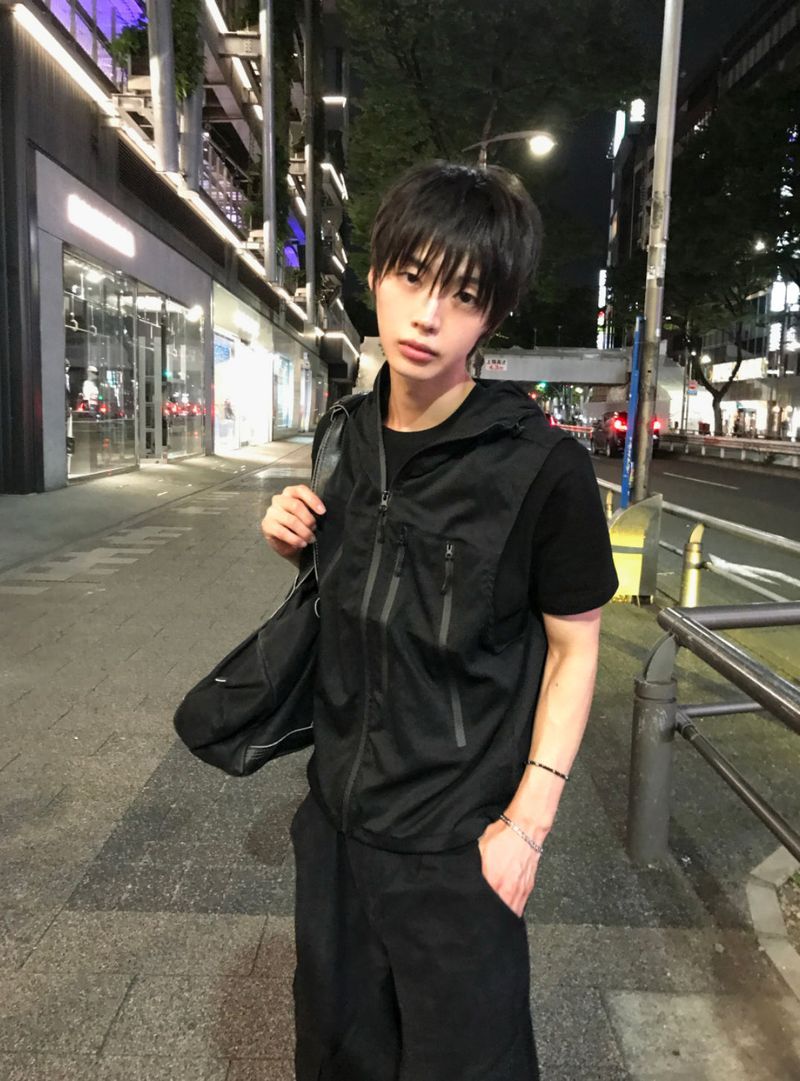 COSYHARU（コシハル）の「Multi-Pocket Hood Vest（Tops）」